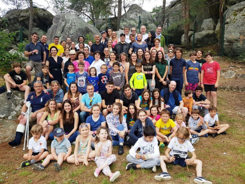 Les enfants du groupe Pastres et Pastretos à l'île de loisirs de Buthiers