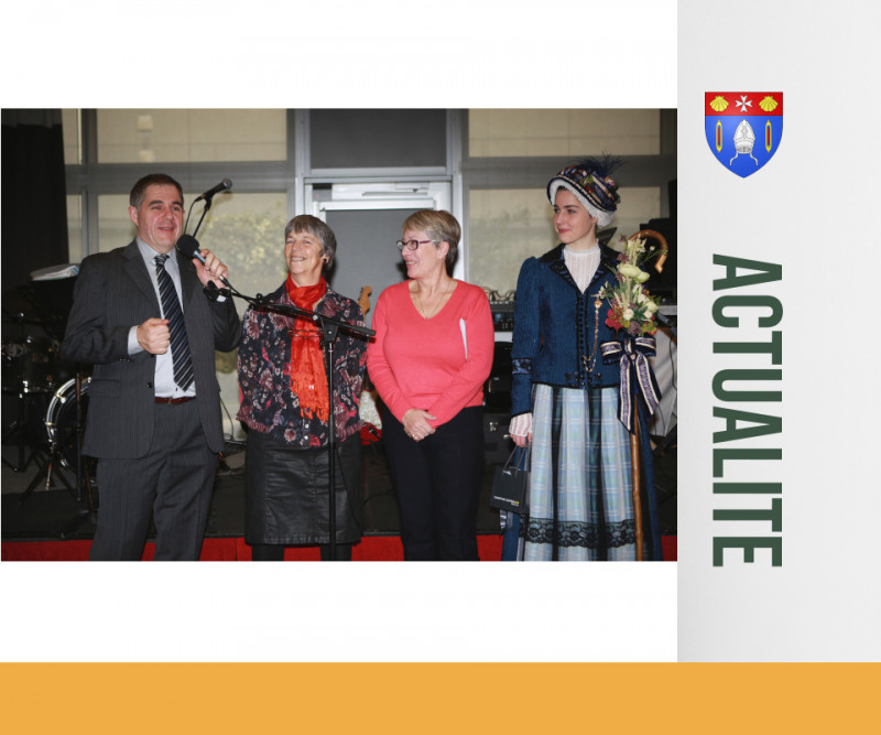 Mmes Geneviève Gasq-Barès et Christiane Marfin, Maires, présidents le banquet des enfants du canton de Saint-Chély d'Aubrac