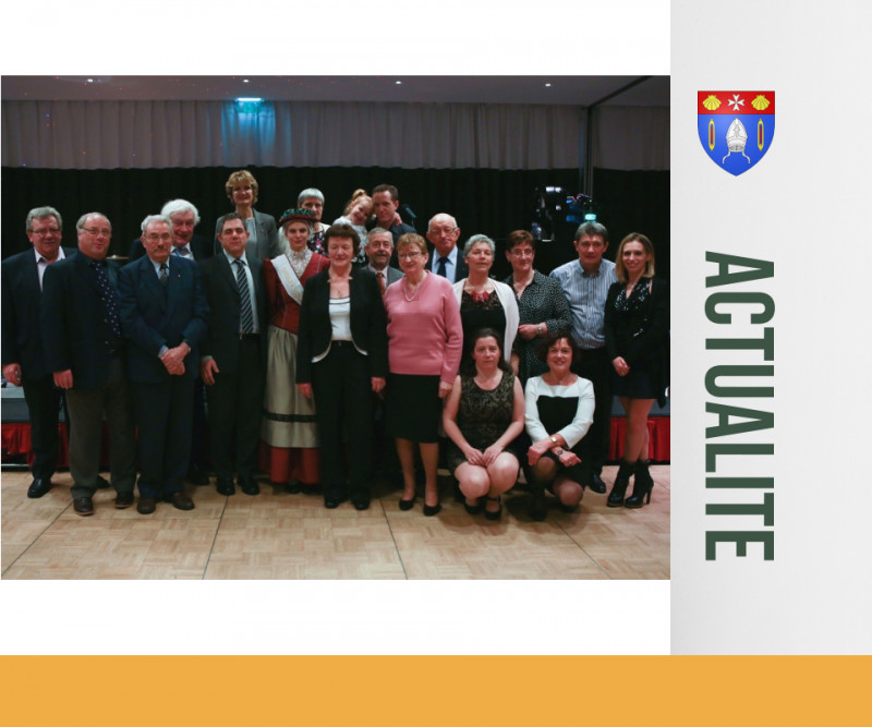 Jeannine Carrié et Jeannine Miquel président le banquet des enfants du Canton de Saint-Chély d'Aubrac