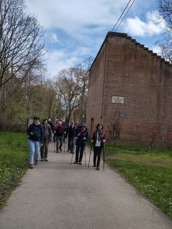 Une randonnée urbaine passant par la poudrerie !