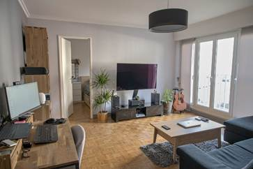 Une image contenant intérieur, mur, décoration d’intérieur, vivre
Le contenu généré par l’IA peut être incorrect.